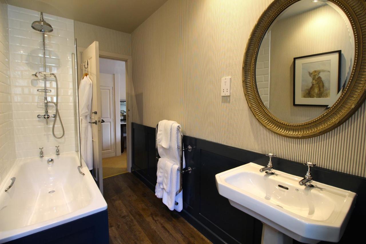 The Hare & Hounds Hotel تيتبري المظهر الخارجي الصورة