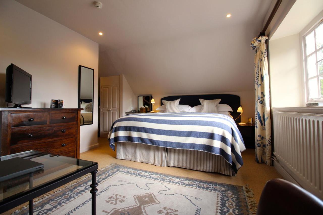 The Hare & Hounds Hotel تيتبري المظهر الخارجي الصورة