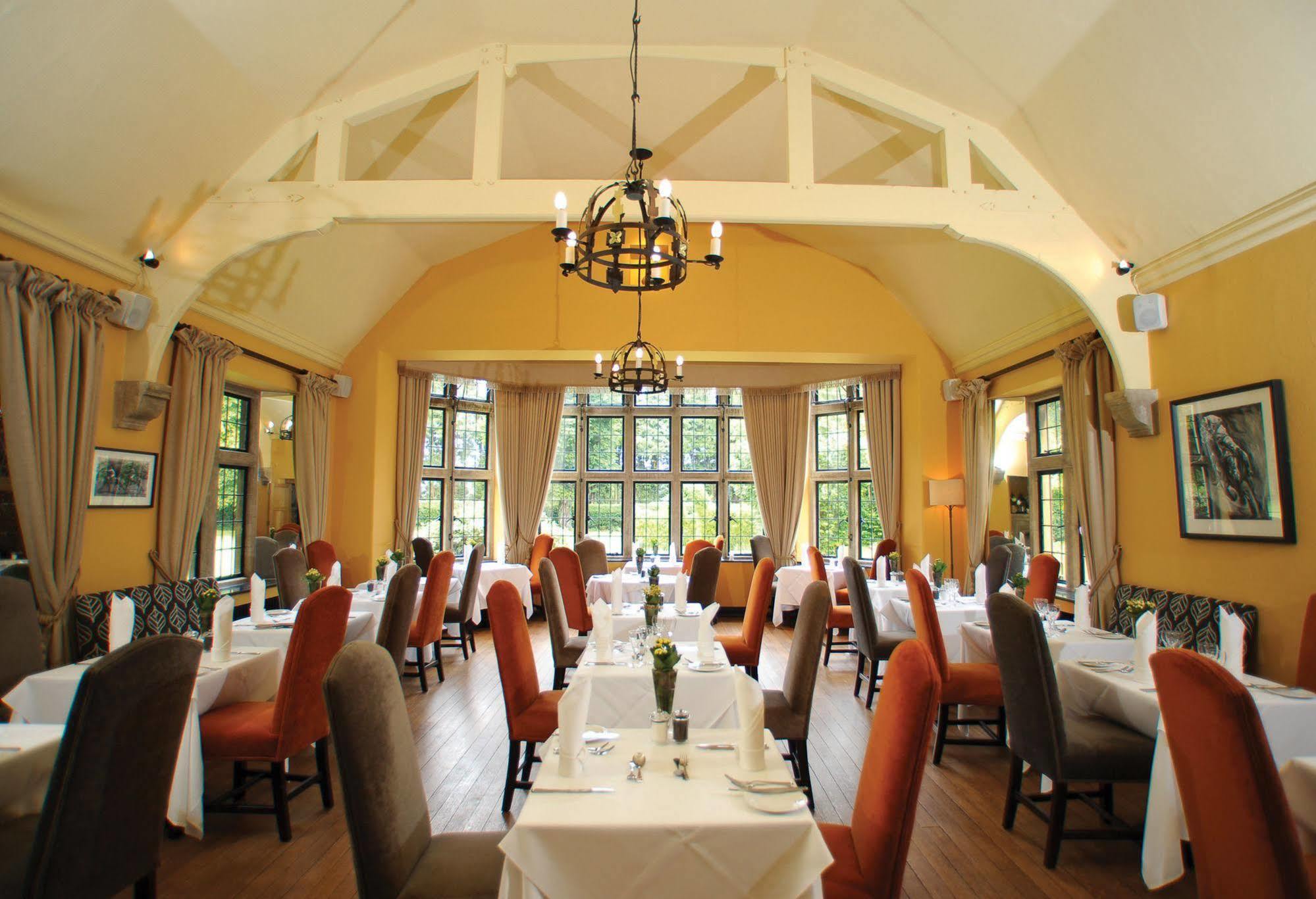 The Hare & Hounds Hotel تيتبري المظهر الخارجي الصورة