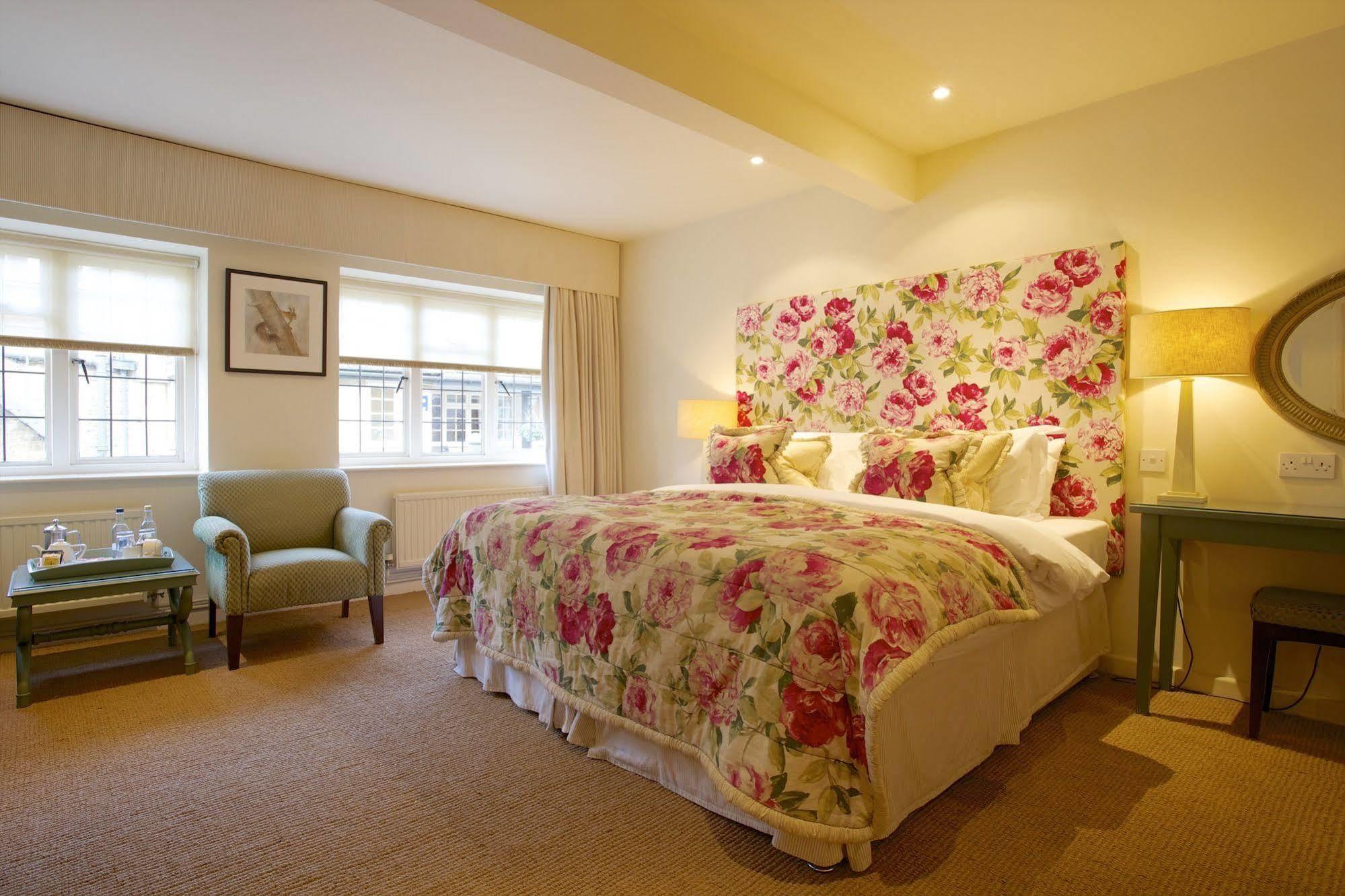 The Hare & Hounds Hotel تيتبري المظهر الخارجي الصورة