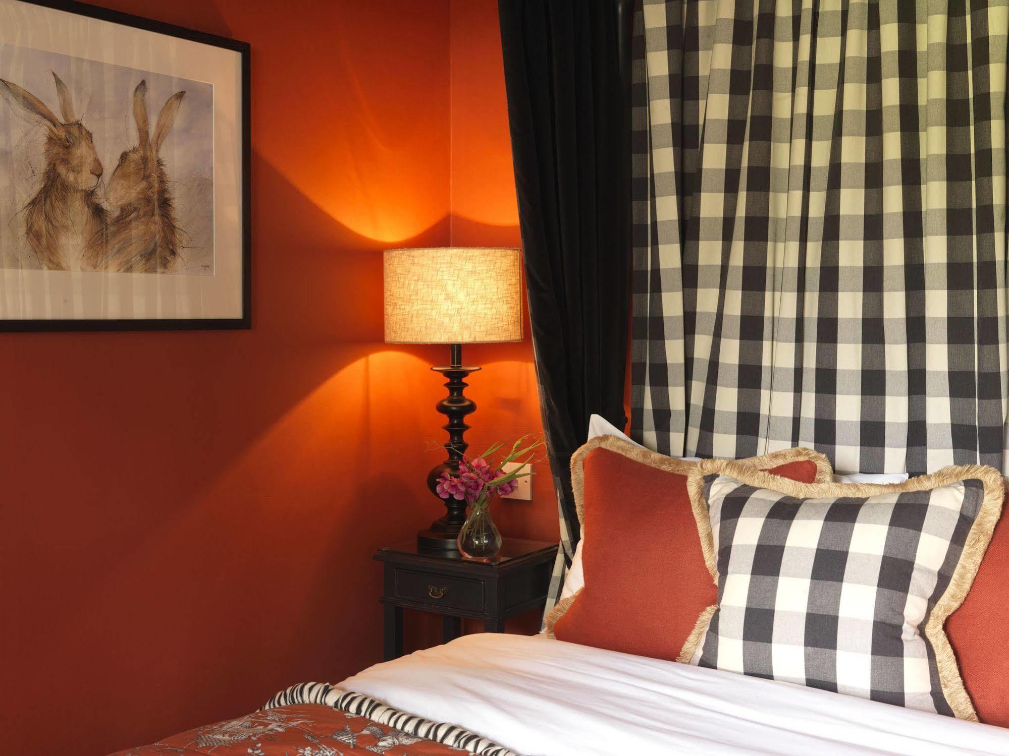 The Hare & Hounds Hotel تيتبري المظهر الخارجي الصورة