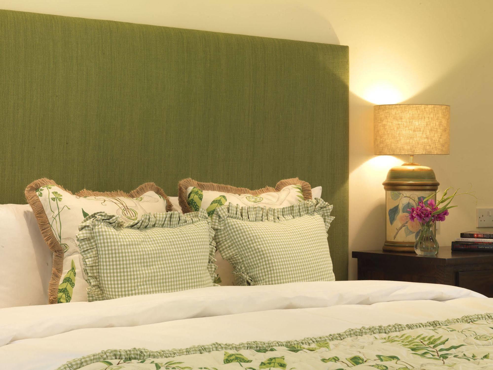 The Hare & Hounds Hotel تيتبري المظهر الخارجي الصورة