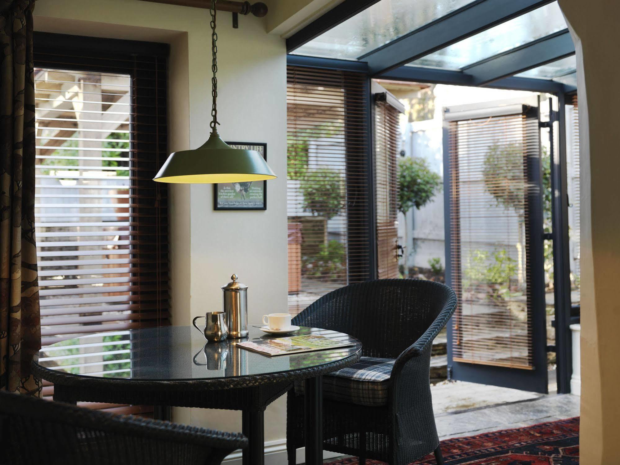 The Hare & Hounds Hotel تيتبري المظهر الخارجي الصورة