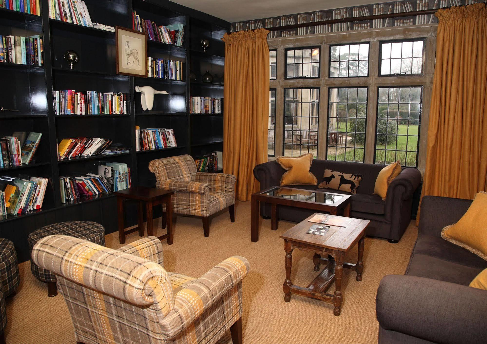 The Hare & Hounds Hotel تيتبري المظهر الخارجي الصورة