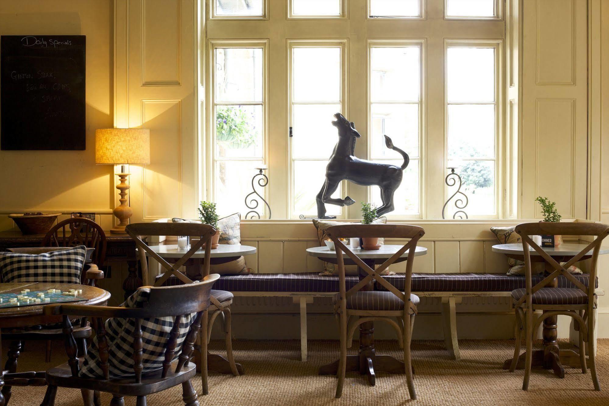 The Hare & Hounds Hotel تيتبري المظهر الخارجي الصورة