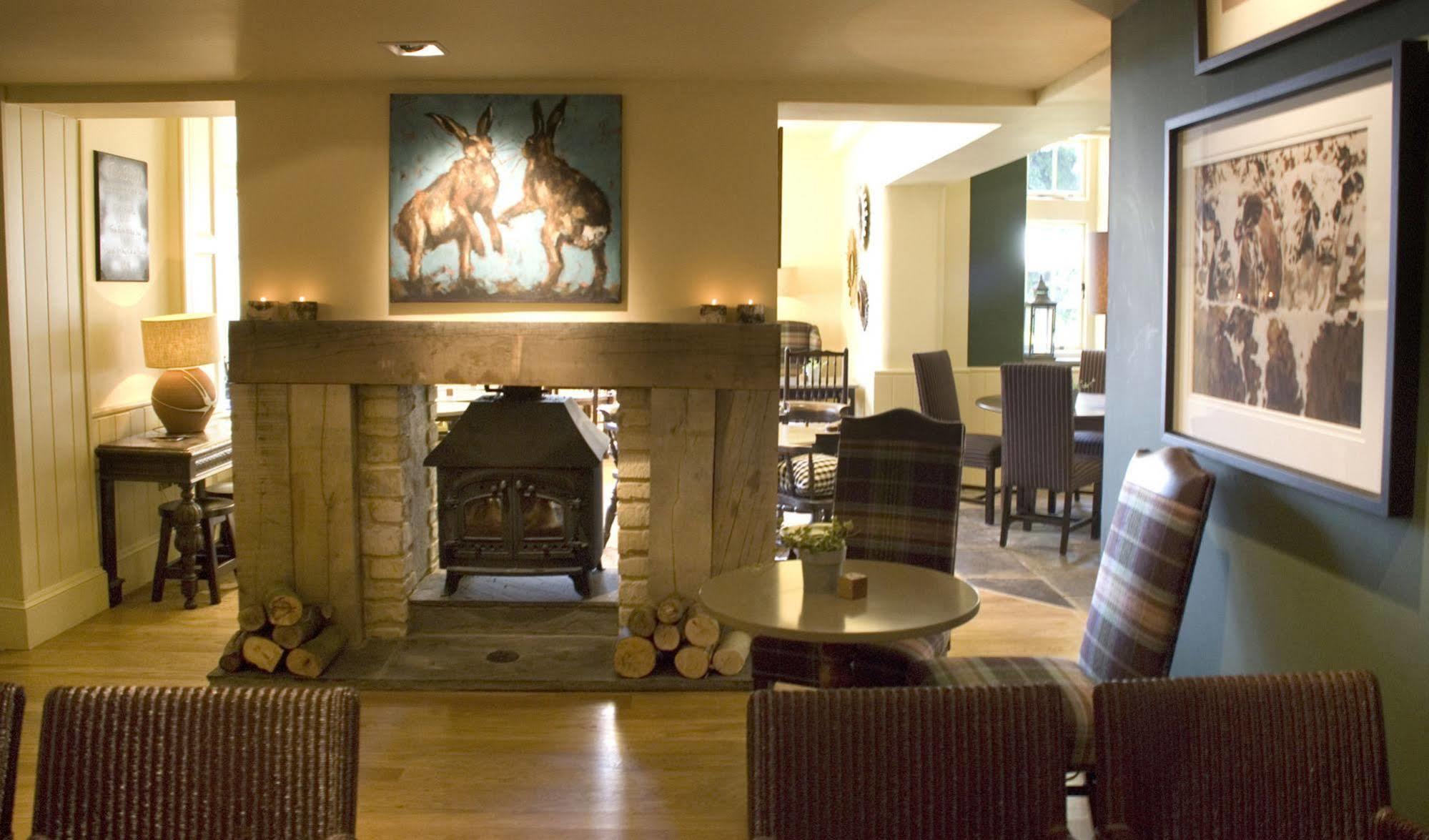 The Hare & Hounds Hotel تيتبري المظهر الخارجي الصورة