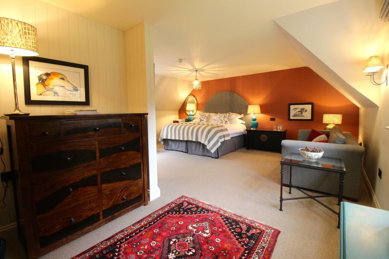 The Hare & Hounds Hotel تيتبري المظهر الخارجي الصورة