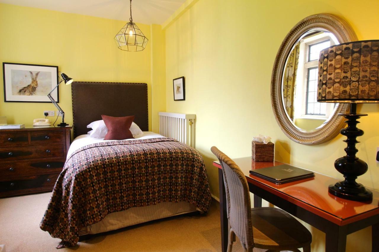 The Hare & Hounds Hotel تيتبري المظهر الخارجي الصورة